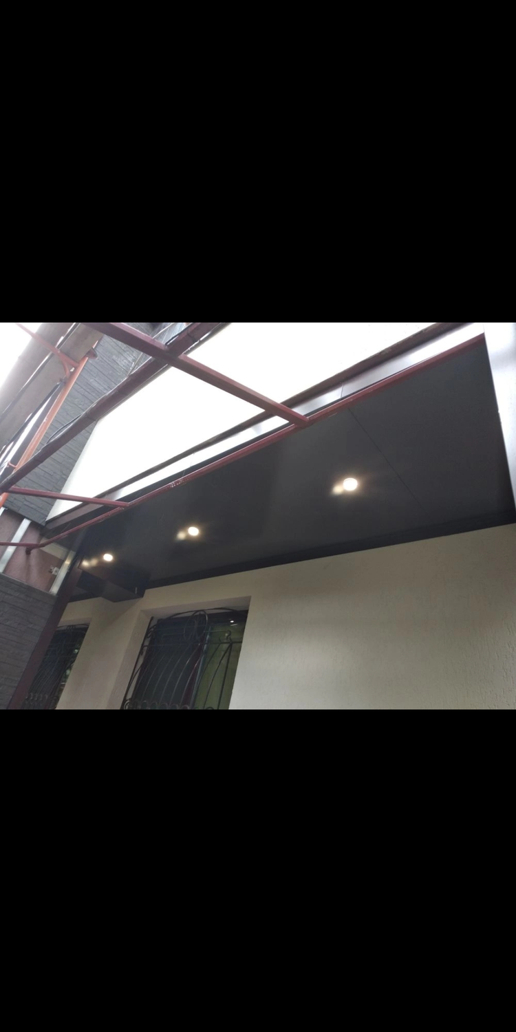 уфа натяжные потолки в частном доме с матрицей, черно белый потолок с подсветкой, потолок, светильник софит, подвесные потолки