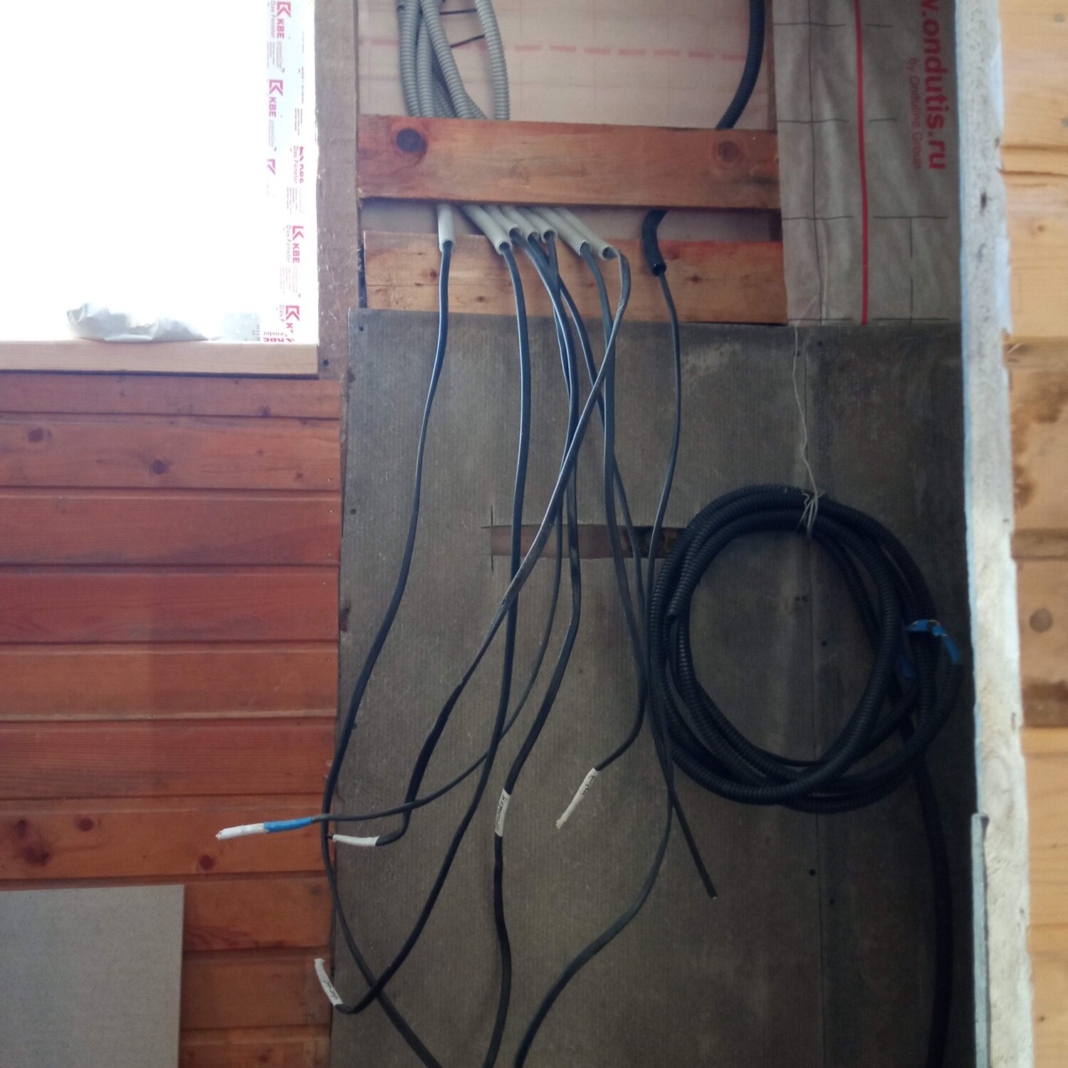 электрика в частном деревянном доме, электрика в деревянном доме, электрика в каркасном доме, разводка электрики в деревянном доме, электрика в частном доме