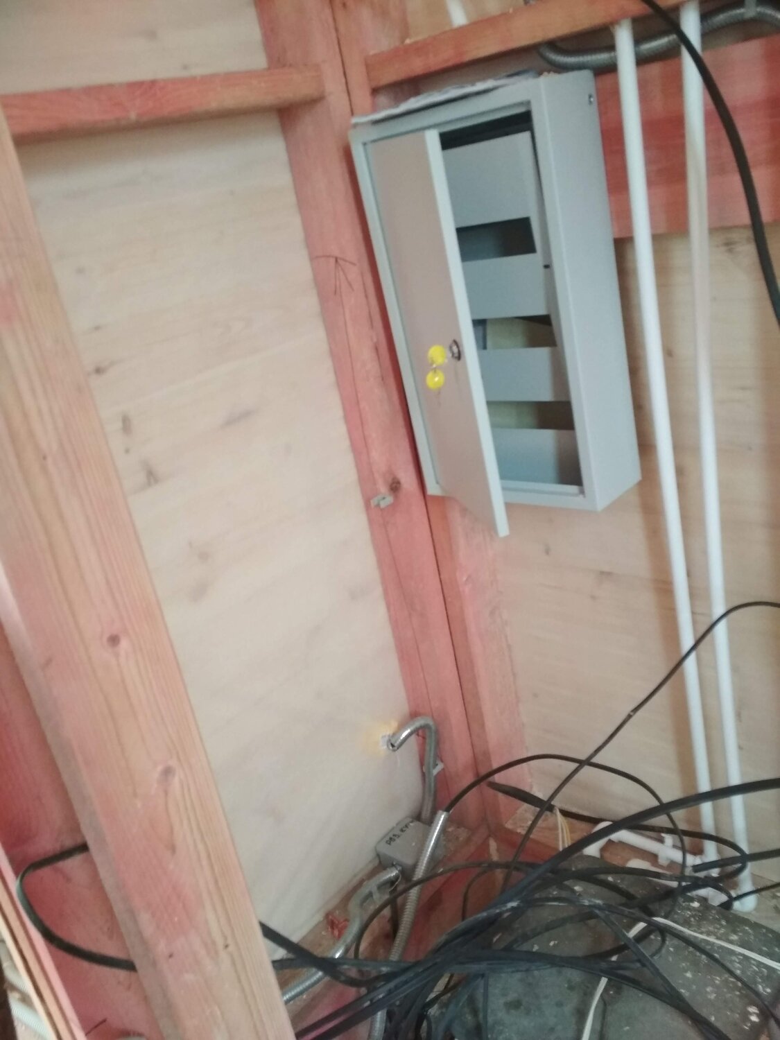 электрика в частном доме, электропроводка в частном доме, электрика в частном деревянном доме, электрика в каркасном доме, электрика в доме