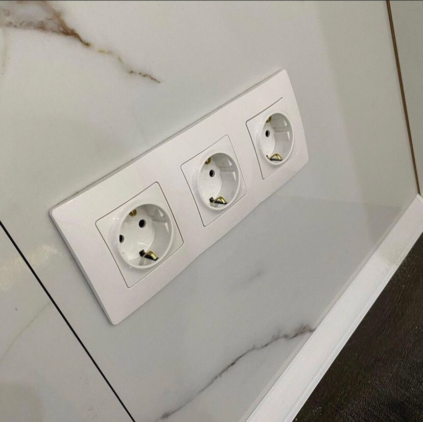 установка розеток, розетки legrand valena, блок розеток, монтаж розеток, перенос розеток