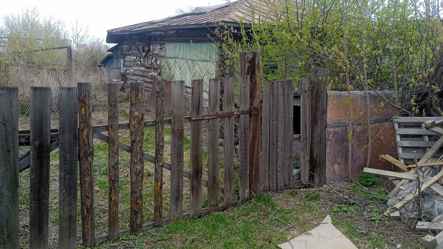 старый забор в деревне, дача, старый забор, участок, дом в селе