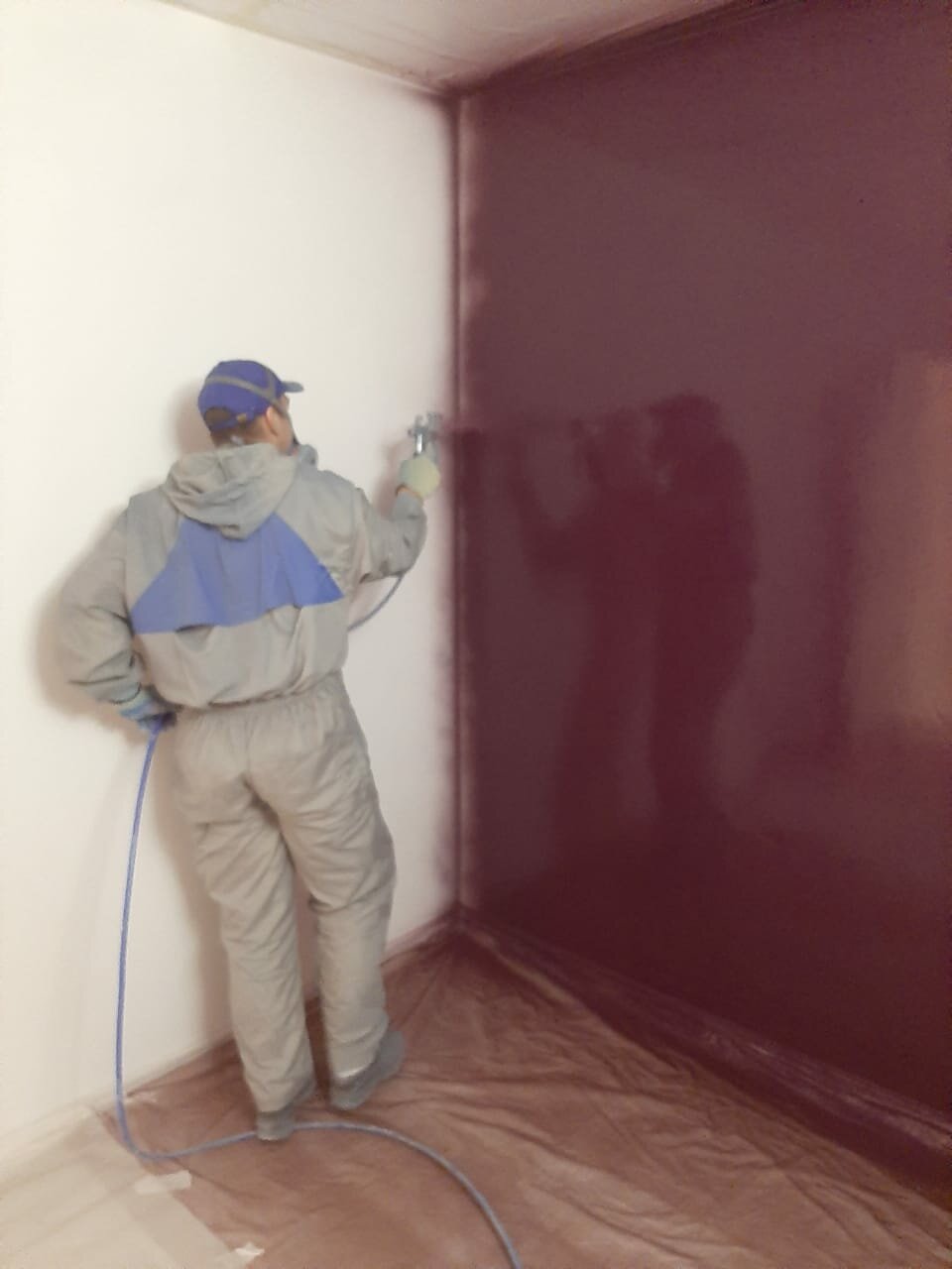 механизированная шпаклевка, напыление стен пенополиуретаном, штукатурная грунтовка, механизированная безвоздушная шпаклевка, жидкий утеплитель для стен в квартире