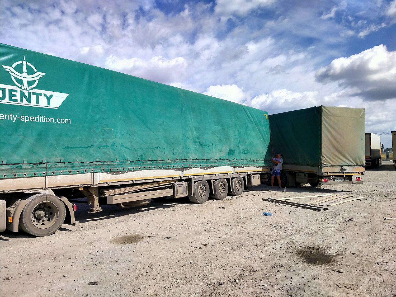 полуприцеп маз 975830, полуприцеп маз 975830-3021, полуприцеп тентованный тонар 974611, полуприцеп, полуприцеп 9758, прицеп маз