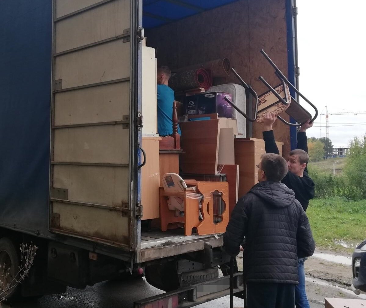 разгрузка грузового автотранспорта, погрузка и разгрузка, разгрузка фуры на складе, разгрузка фуры, грузчики ярославль