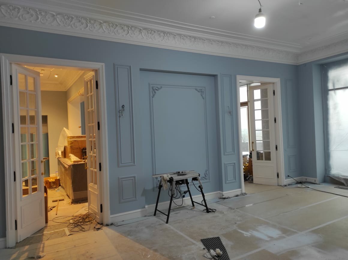 интерьер, прихожая в сталинке с дверями ампир, дизайн интерьера, дизайн квартир, сталинский ампир коридор