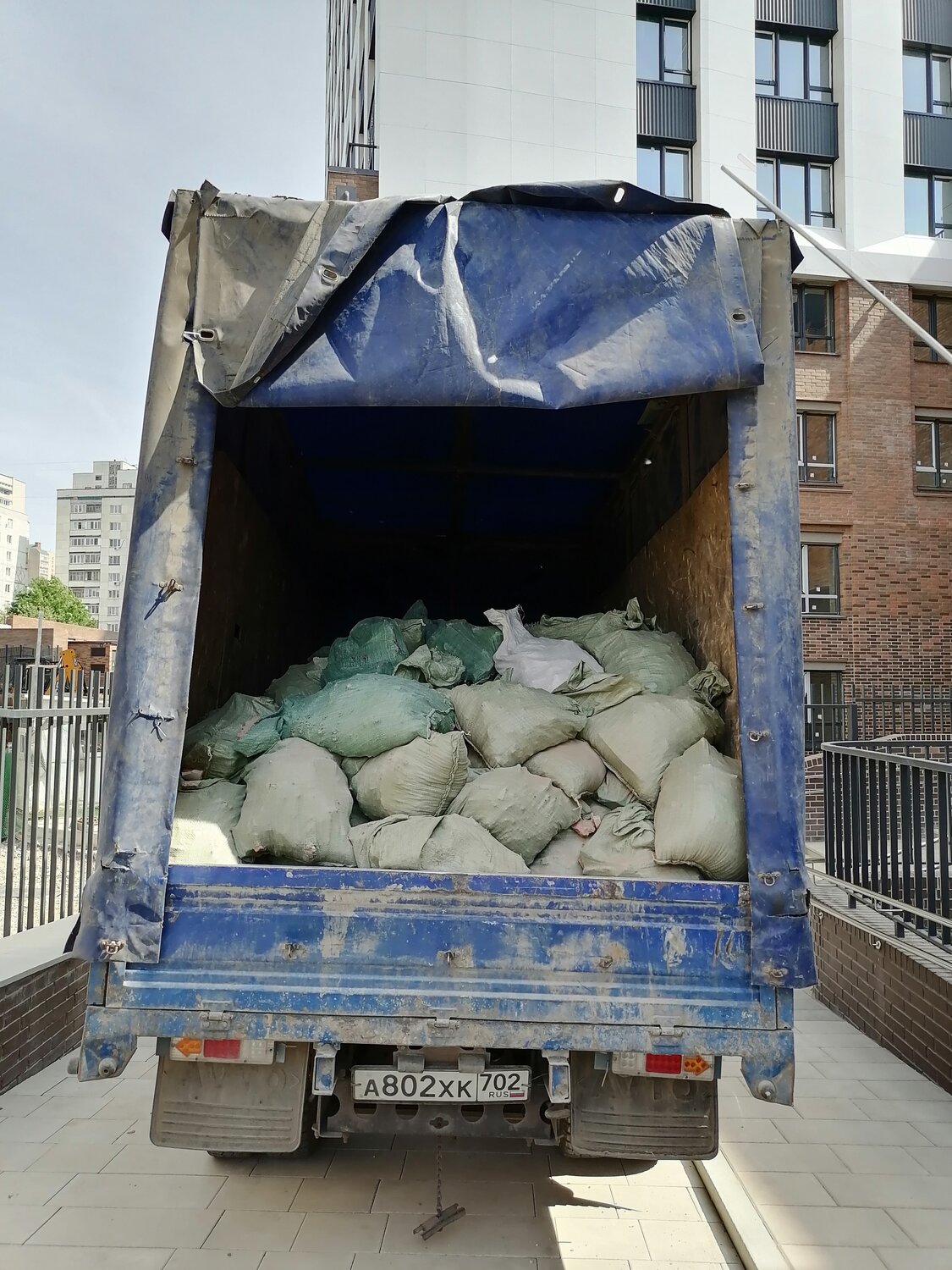 вывоз строительного мусора, вывоз мусора газель, вывоз мусора, вывоз мусора газель грузчики, вывоз строительного мусора газелью в москве