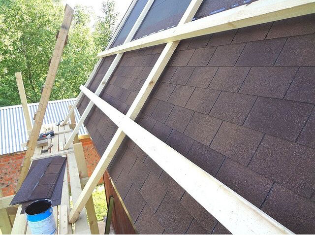 Монтаж кровли из композитной черепицы