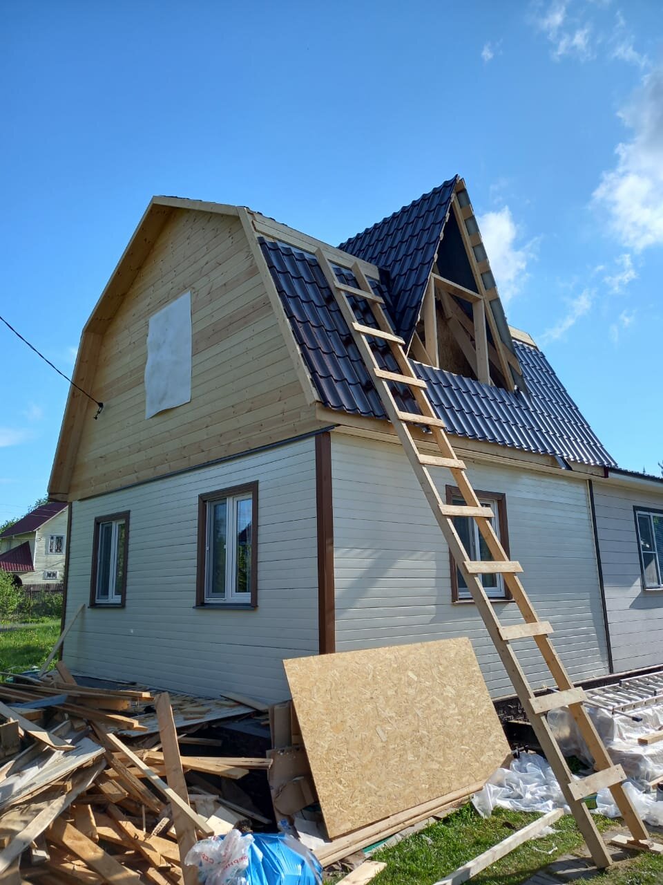 Монтаж кровли из металлочерепицы