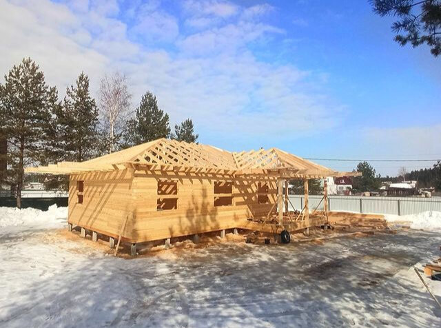 Строительство сруба из бревна