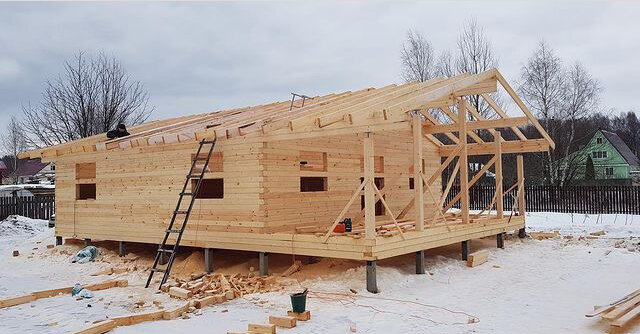Строительство сруба из бревна
