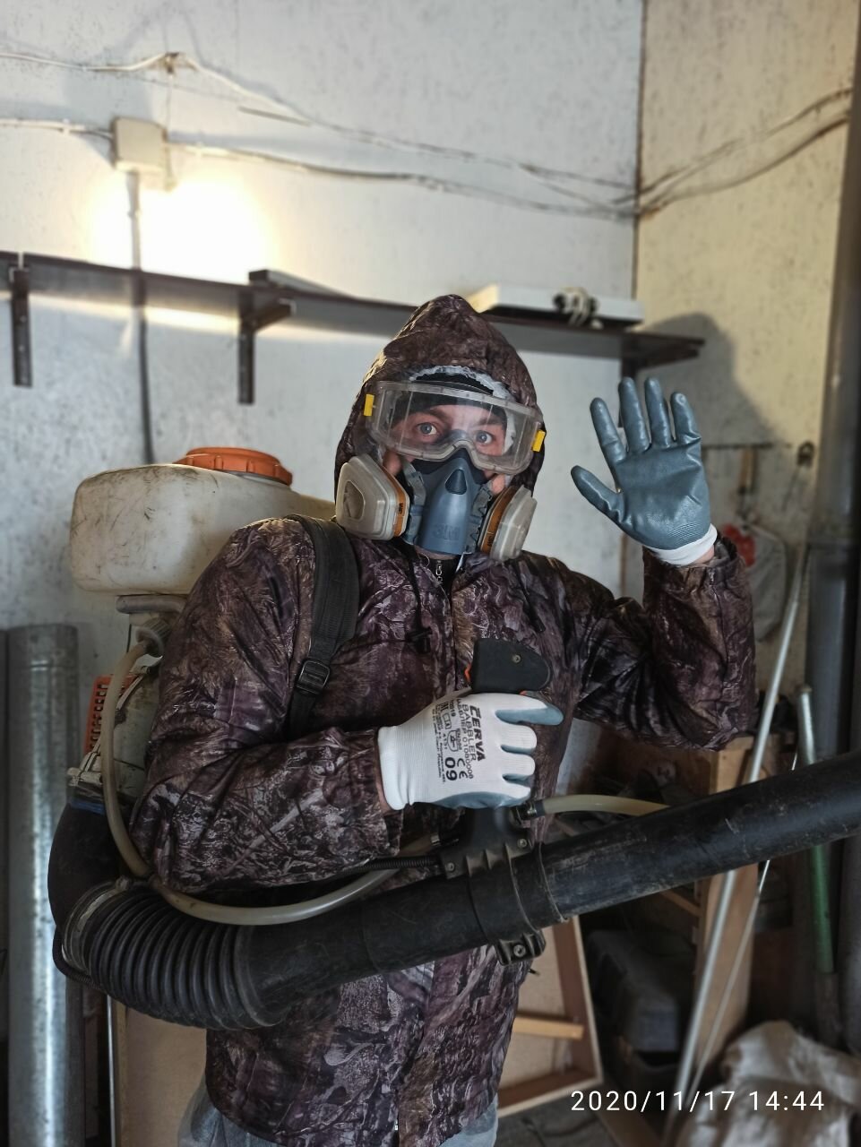 человек, противогаз выживальщика, противогазы, человек в респираторе на производстве, противогаз респиратор