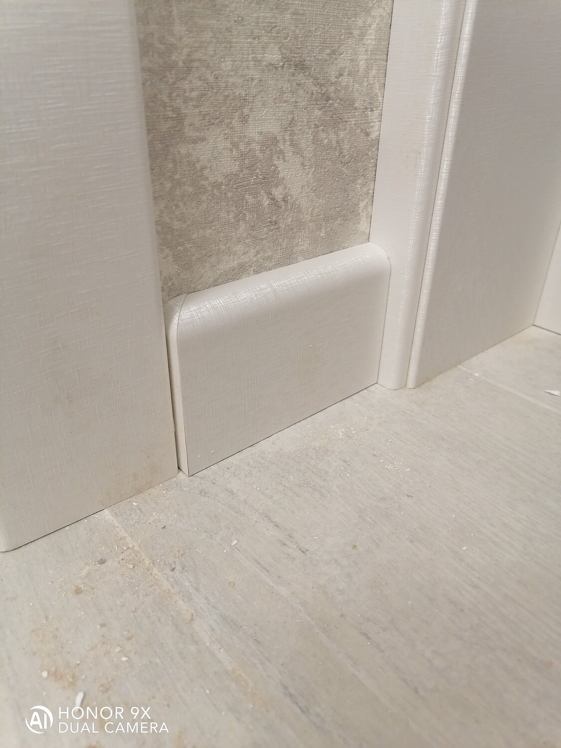 плинтус, плинтус деартио u102-80, плинтус дюрополимер монтаж, заглушки на плинтус дюрополимер, плинтус pro-line w02-80