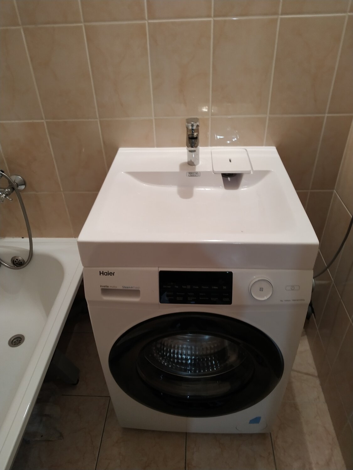 бытовая техника, стиральная машина, стиральная машина узкая haier hw60-1029an, техника, раковина стайл v50 над стир.маш