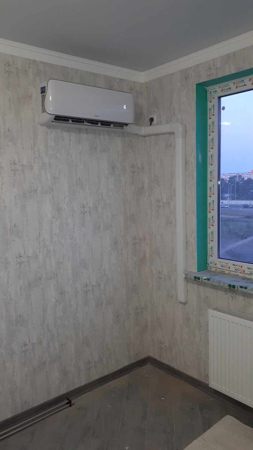 кондиционер, монтаж кондиционера второй этап, кондиционер без штробления стен, где установить кондиционер, кондиционер в комнате с балконом