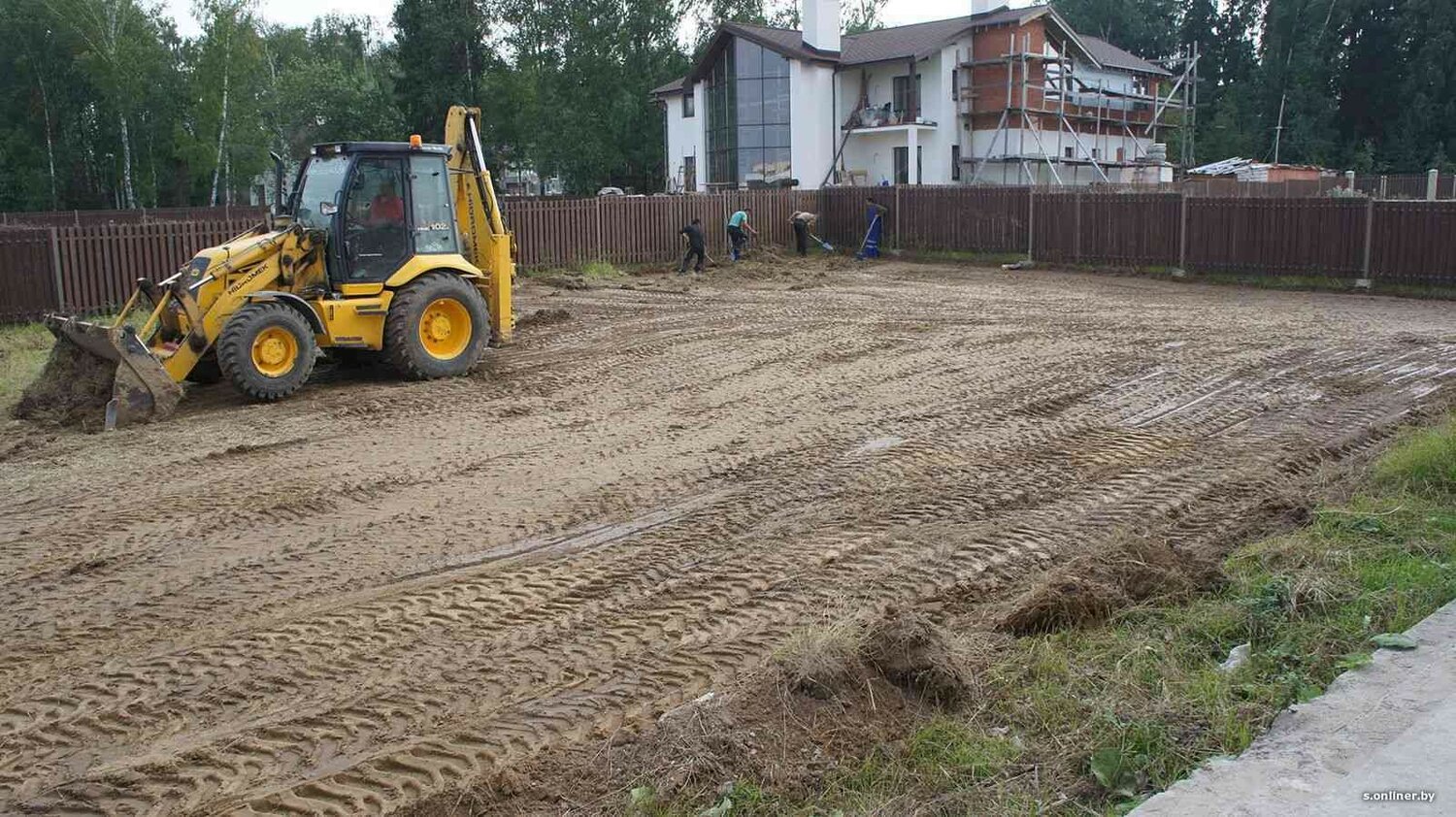 трактор jcb 3cx 2007, подготовка участка, планировка участка экскаватором, экскаватор- погрузчик нью холланд lb115, экскаватор погрузчик катерпиллер 432f