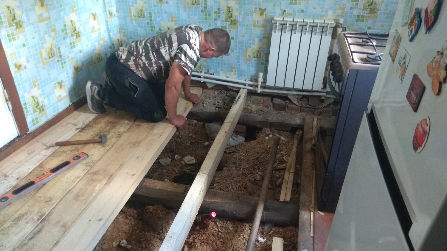 старые деревянные перекрытия, замена деревянных перекрытий, демонтаж деревянного пола, пола, что вначале сделать полы или стены