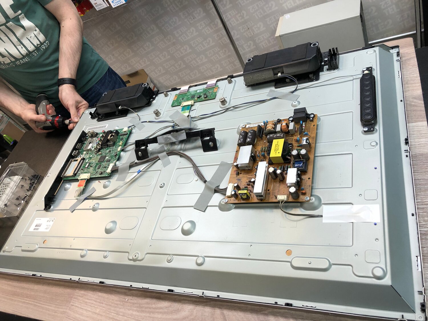 техника, починка телевизора самсунг, разобранный жк телевизор, lg 42 la6400-ta нет подсветки, телевизор lg 42ls570t 42"