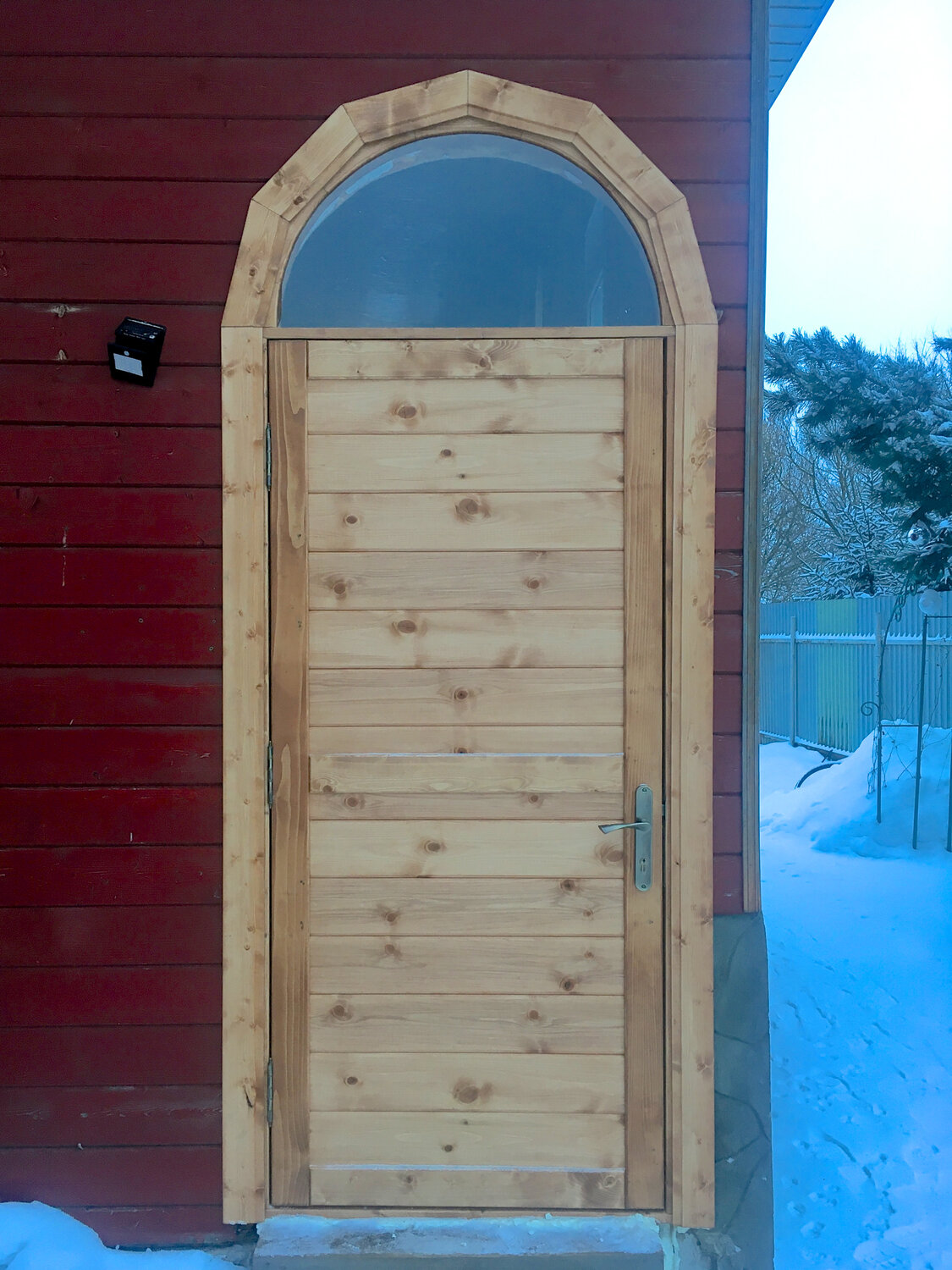 Деталь входной двери