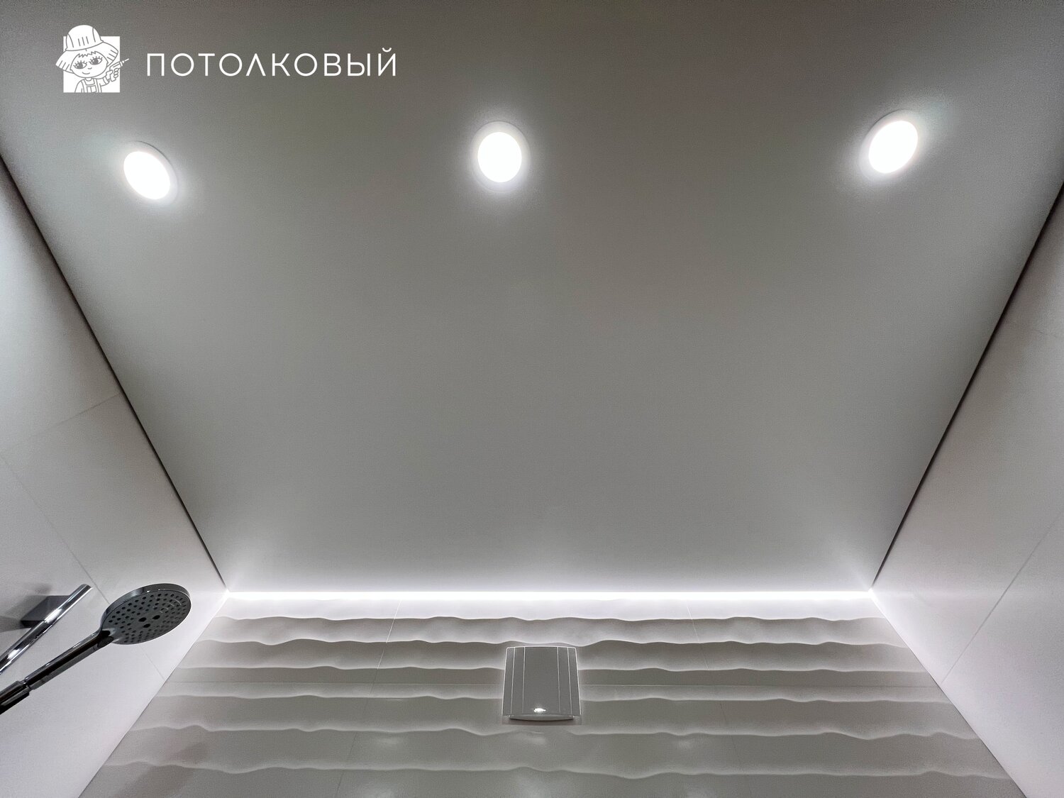 потолок с контурной подсветкой, парящий натяжной потолок, парящий потолок, подсветка потолка в ванной