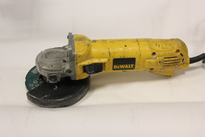 болгарка dewalt d28130, ушм dewalt, болгарка dewalt, dewalt 65510 болгарка, болгарка dewalt dwe 4205