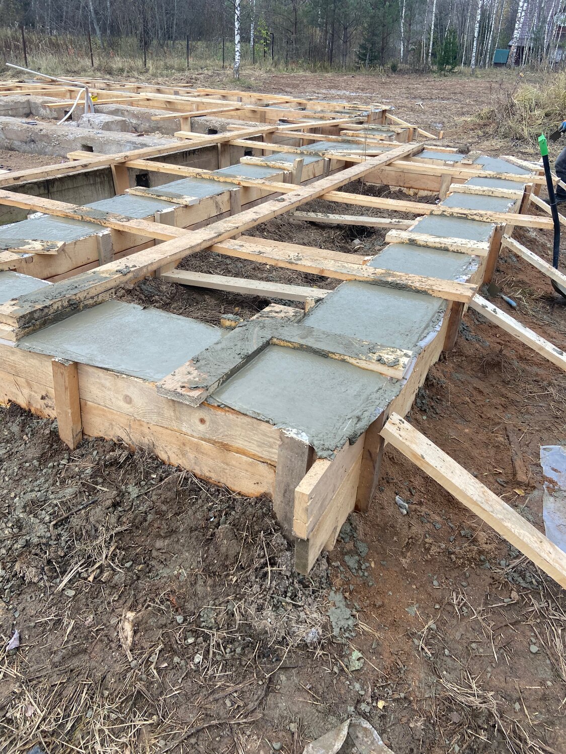 Залить ленточный фундамент