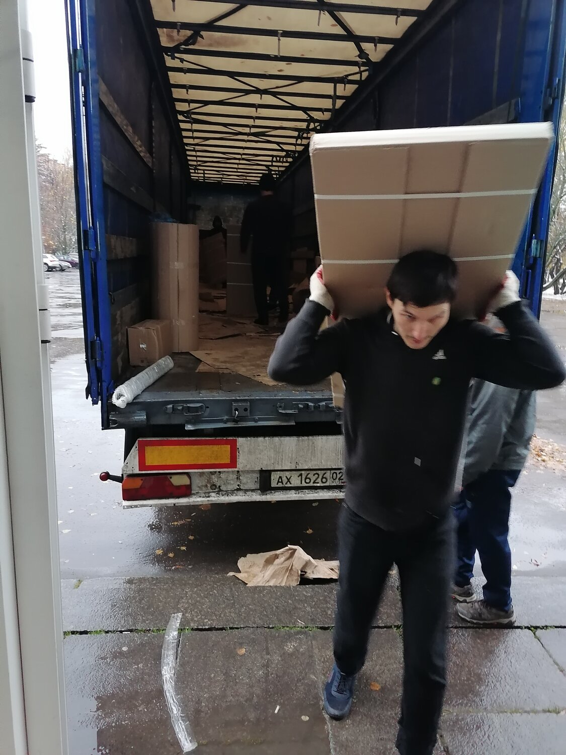 грузчики переезды, газель для перевозки, газель с грузчиками, переезд, грузчик