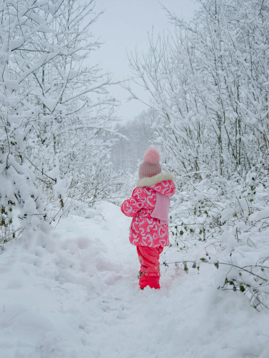 снег, зимнее, snow, девочка в розовом в сугробе, человек