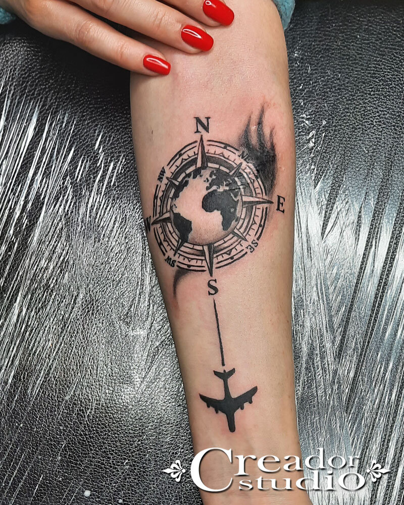 татуировка, тату компас на предплечье, tattoo, тату компас на руке, тату компас и самолет