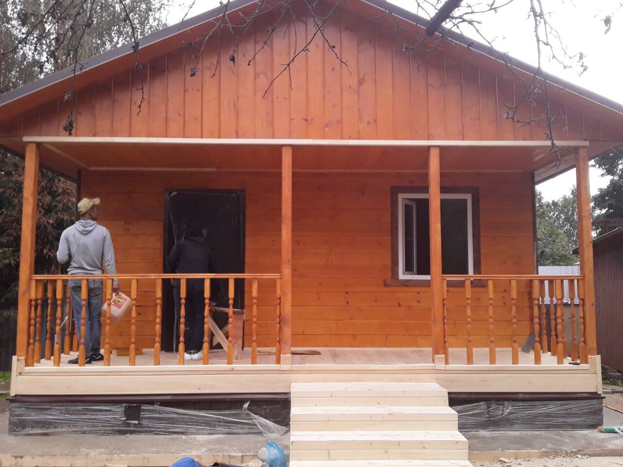 Покраска деревянного дома