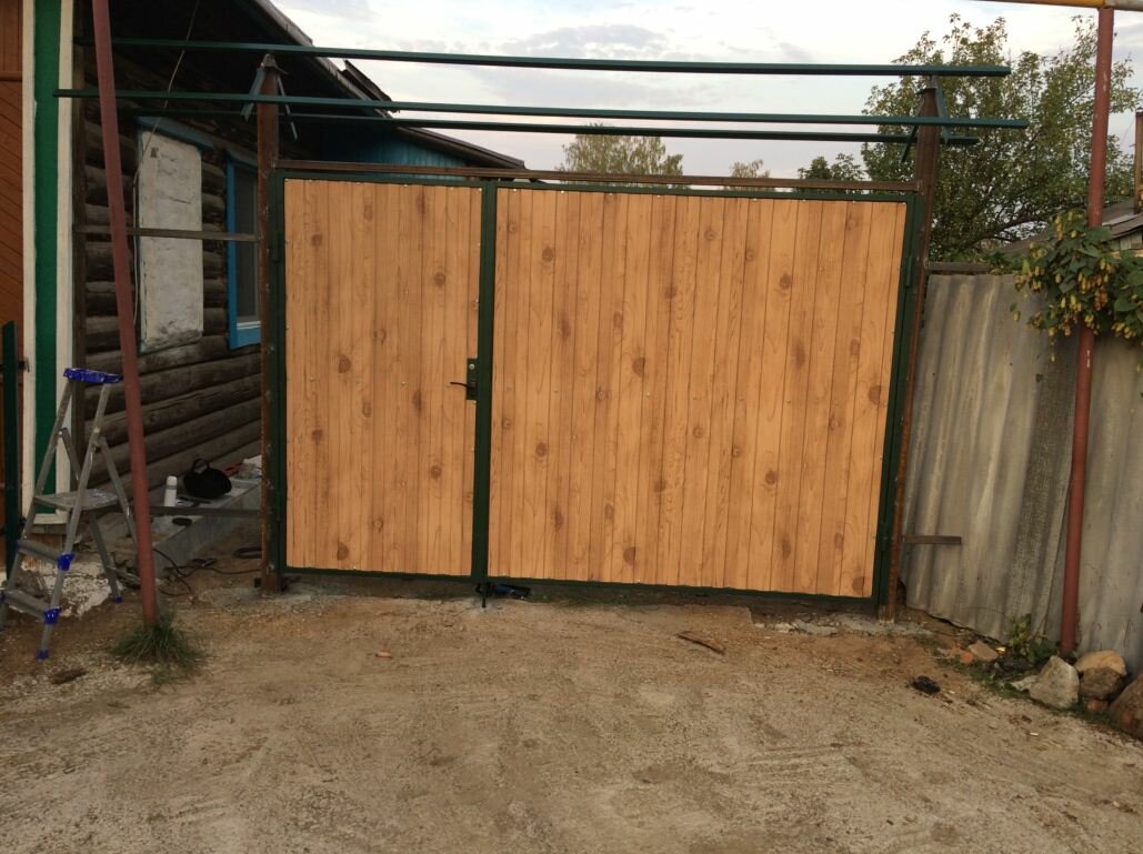 ворота, ворота откатные, распашные ворота обшитые деревом, ворота распашные, распашные ворота под дерево