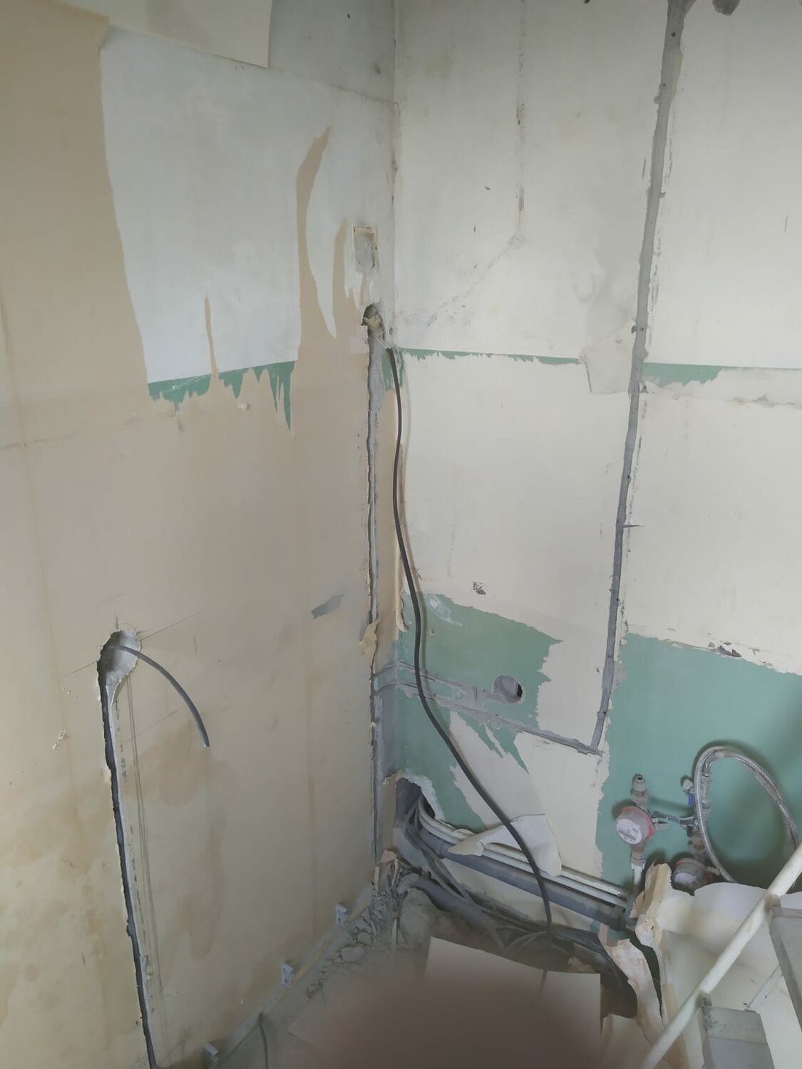 штробы в панельном доме, штроба, штробы для электропроводки, прокладка электропроводки в хрущевке, штраба электропроводка электропроводка штроба