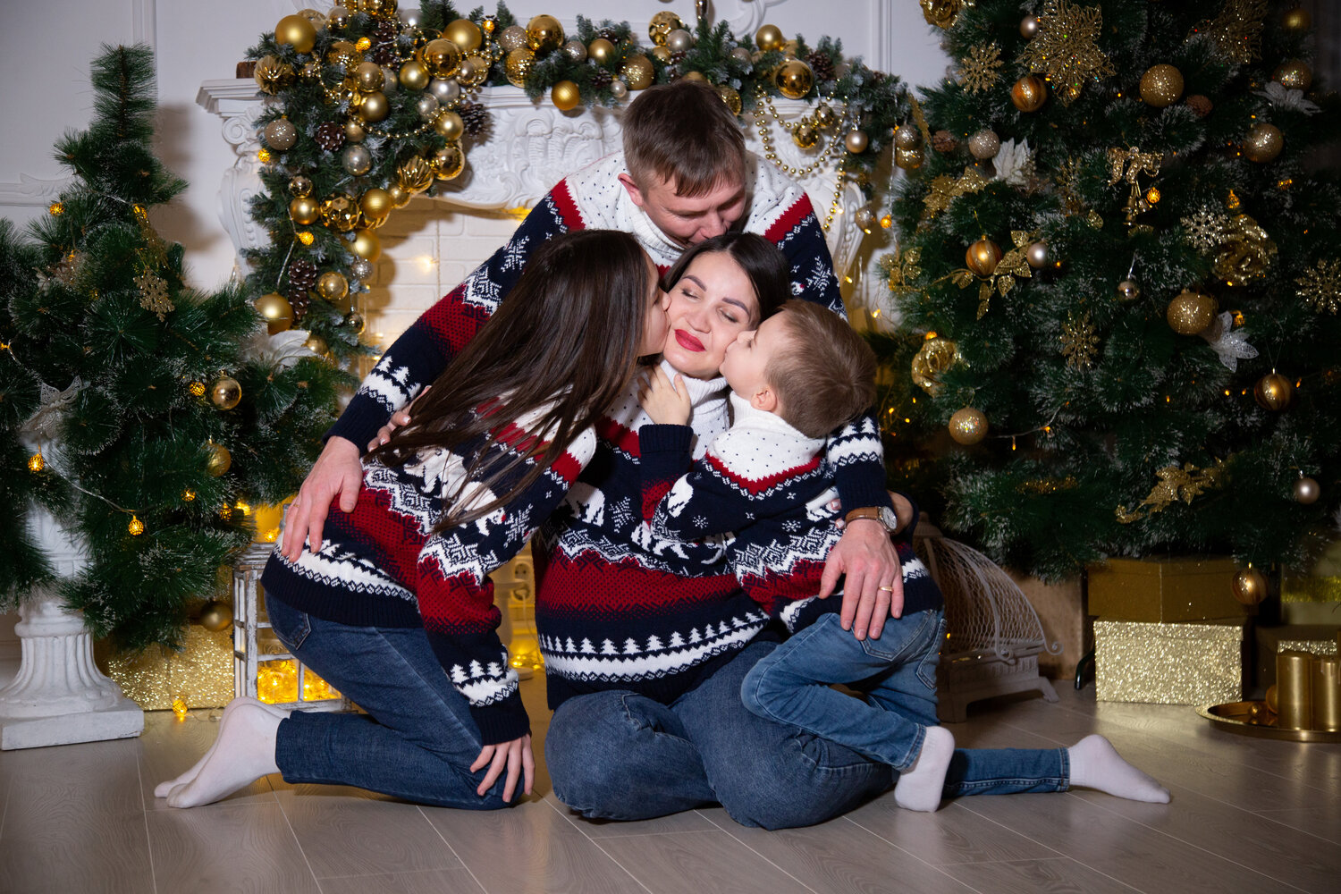 новогодняя фотосессия, семейная новогодняя фотосессия, человек, новогодняя фотосессия в студии, парная фотосессия в студии новогодняя