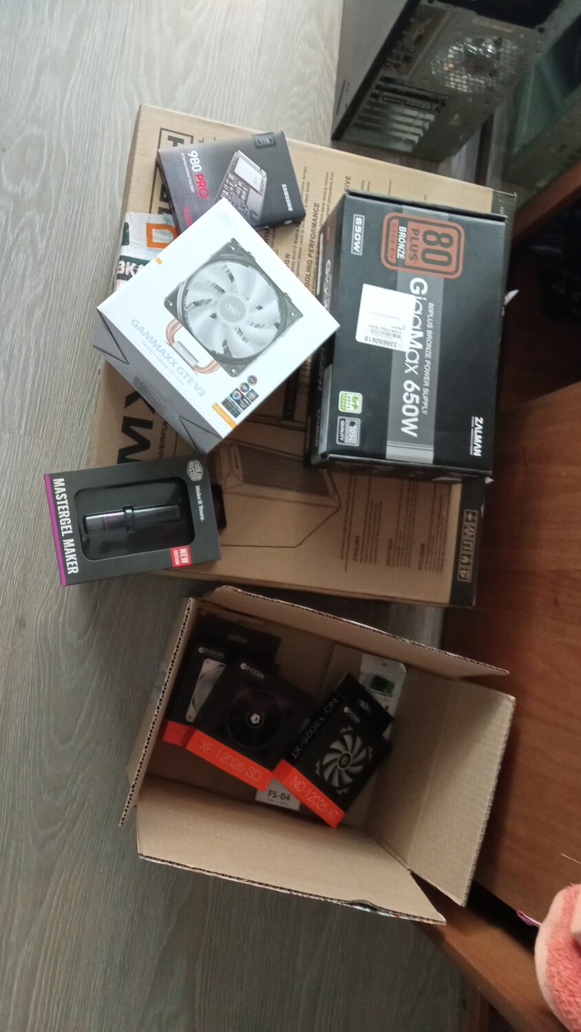 электроника, корпус для видеокарты rtx 3060 strix, aorus b450 elite в компьютере, райзен 9 3900х, топовый пк