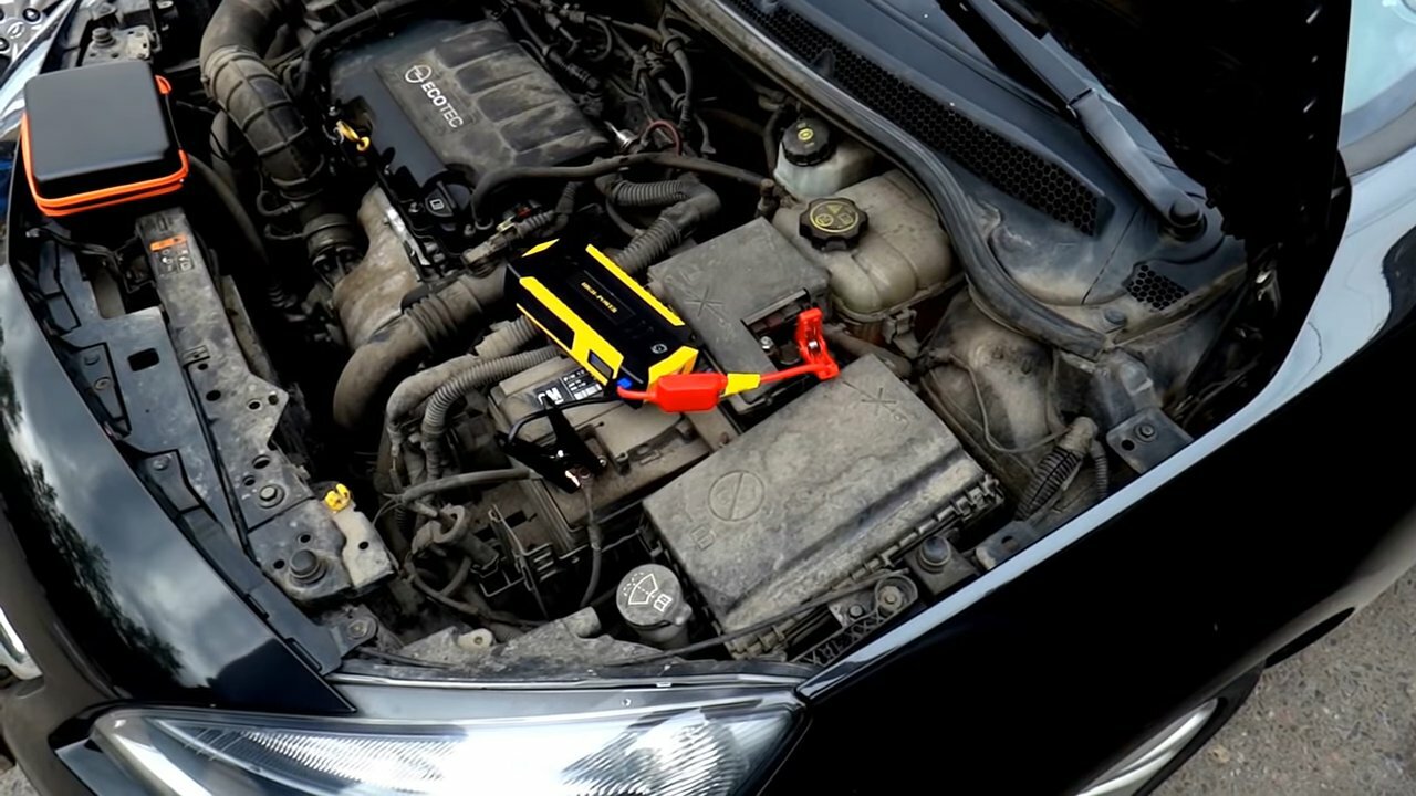 шевроле вива 1.8 двигатель, kia rio 1.6 подкапотное, opel corsa d 2008 подкапотное акб, форд фокус 1 2.0 под капотом, подкапотное солярис 2013