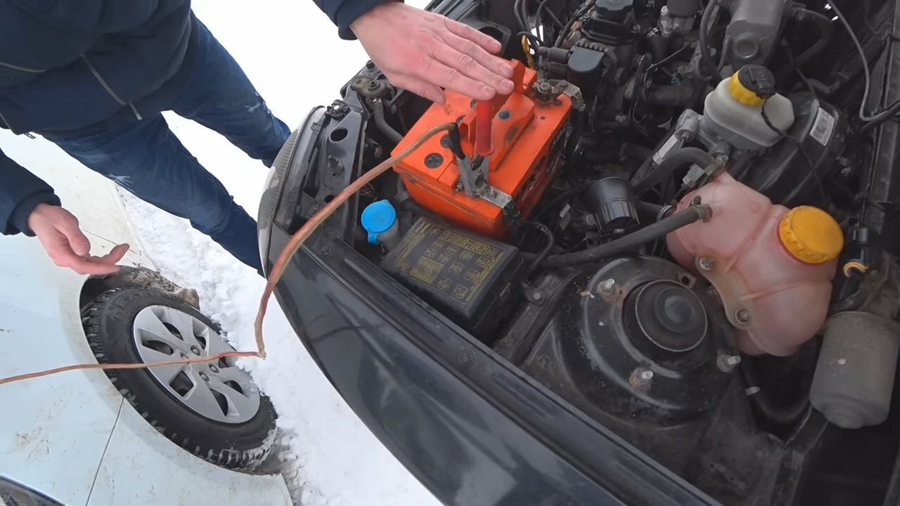 прикурить автомобиль, правильно прикурить автомобиль от другого автомобиля, зарядить аккумулятор автомобиля, подготовка авто к зиме, запуск двигателя