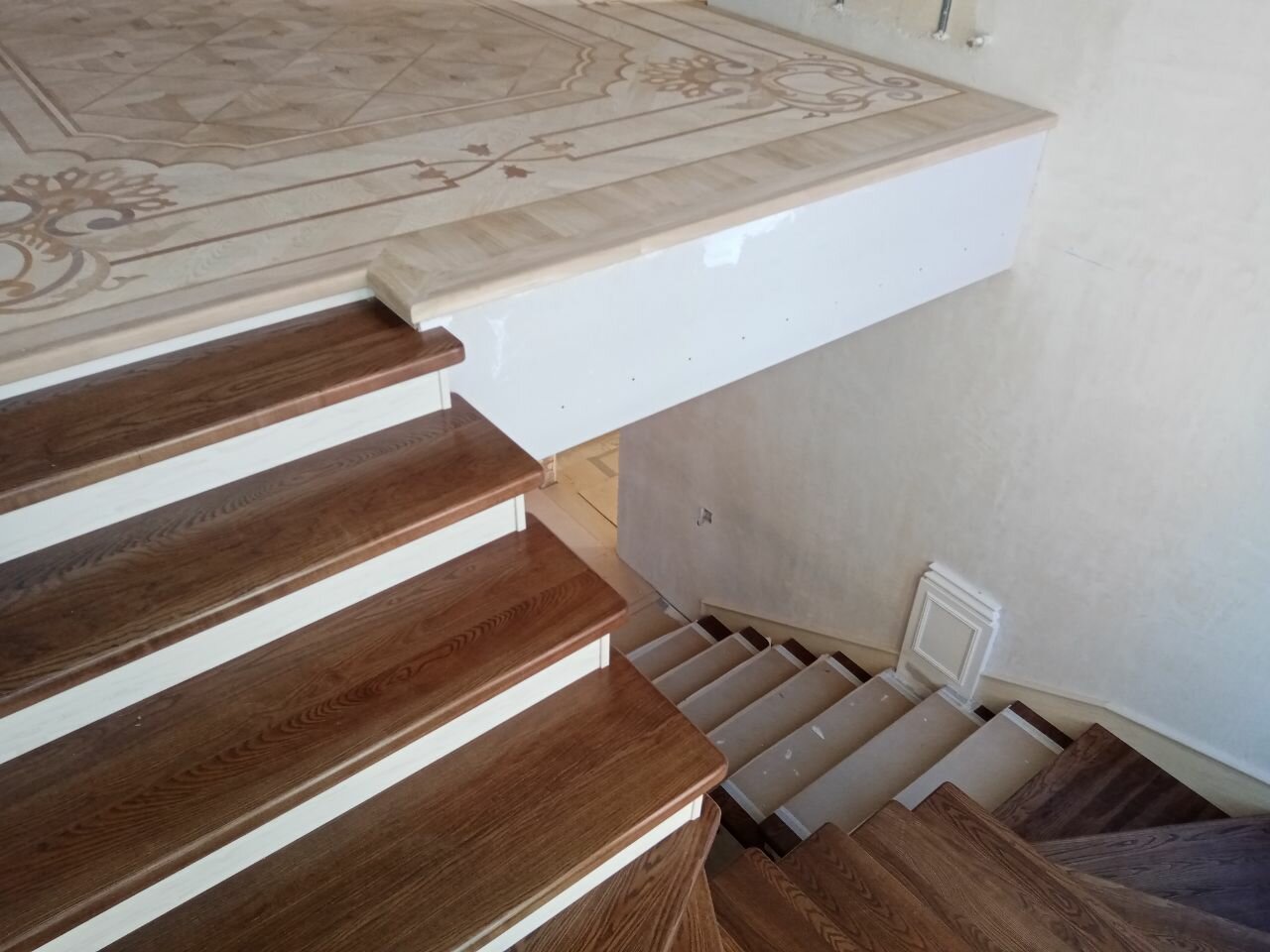Обшивка бетонной лестницы деревом в Аксае: 49 мастеров по изготовлению  лестниц с отзывами и ценами на Яндекс Услугах.