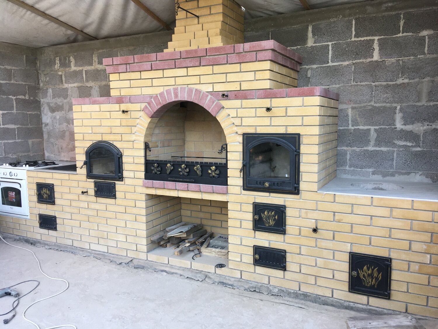печи камины барбекю, печной комплекс с казаном мангалом, печь барбекю, комплекс барбекю, современный барбекю комплекс из кирпича