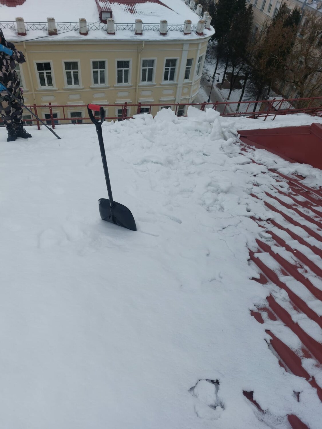 выпал снег, снег, убирает снег, мороз снег, грязный снег