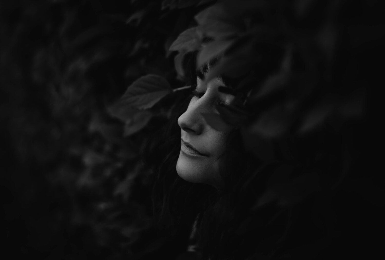 темнота, женщина, девушка, мрачные фотографии, чёрное белое