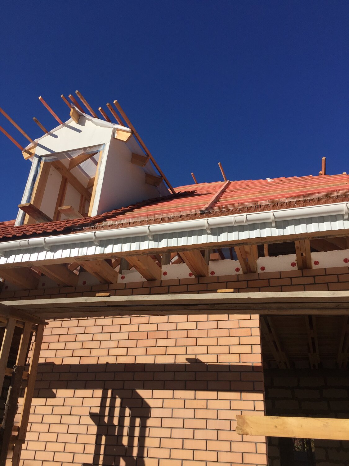 крыша башни, кровля, стройка крыши, на крыше, крыша дома