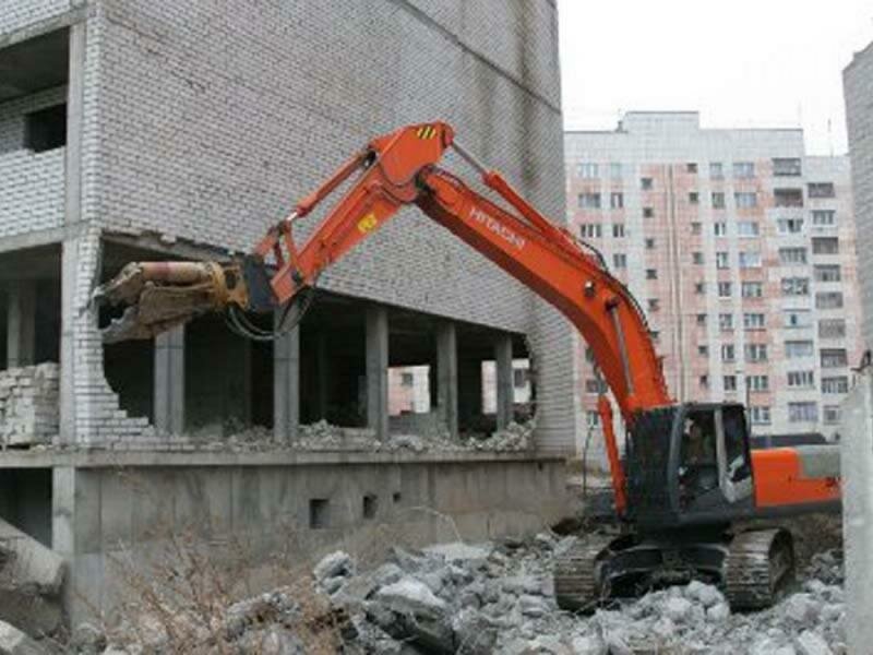 Juggernaut, demolition of buildings, Naberezhnye Chelny, Moskovskiy Avenue, 126Б