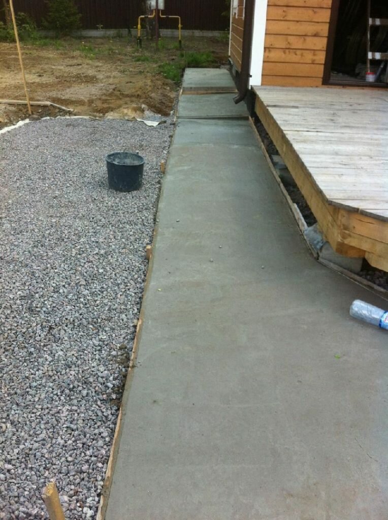 отмостка, отмостка вокруг дома, отмостка дома, отмостка вокруг дома из щебня, отмостка вокруг дома своими руками из бетона
