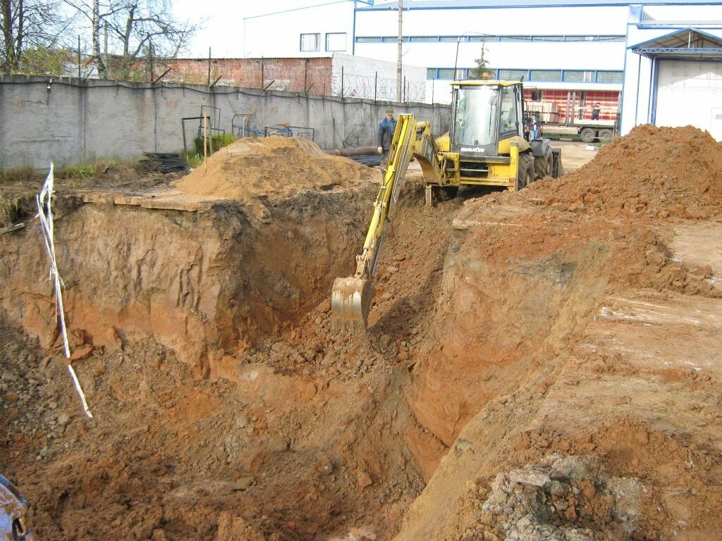 котлован, рытье котлована, котлованный грунт, разработка грунта, стройка котлован