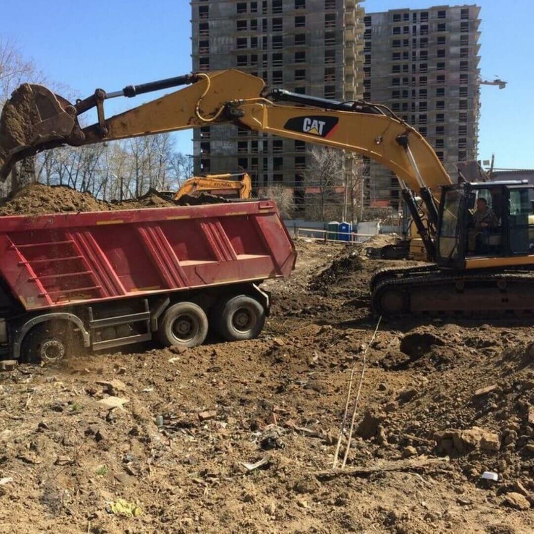 вывоз грунта, камаз 6520 погрузка грунта, вывоз грунта москва, грунт котлованный камаз, вывоз грунта в отвал