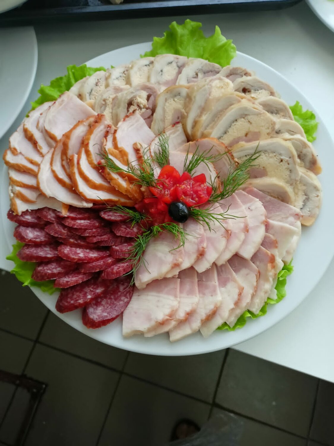 мясная нарезка, мясная нарезка на праздничный, красивая мясная нарезка, мясная нарезка красиво, мясная нарезка оформление