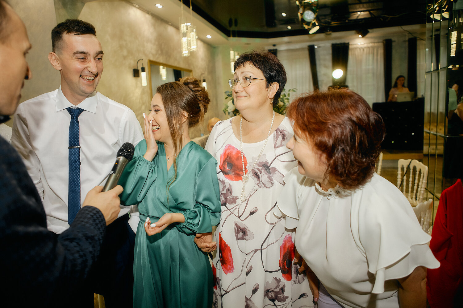 девушка, человек, тамада на свадьбу, ведущий, свадебный ведущий