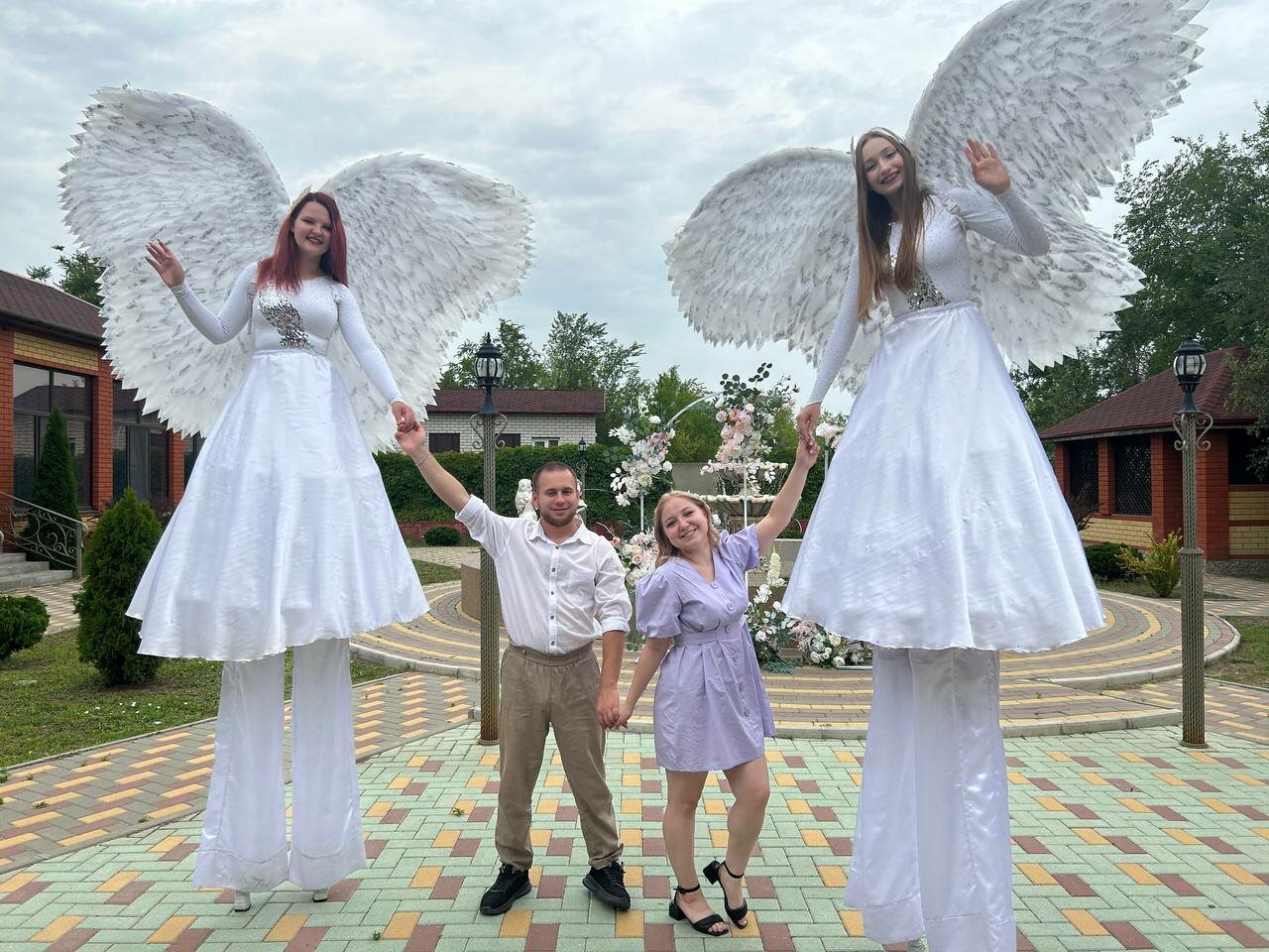 девушка, образ ангела, ходулисты, свадьба, ангел