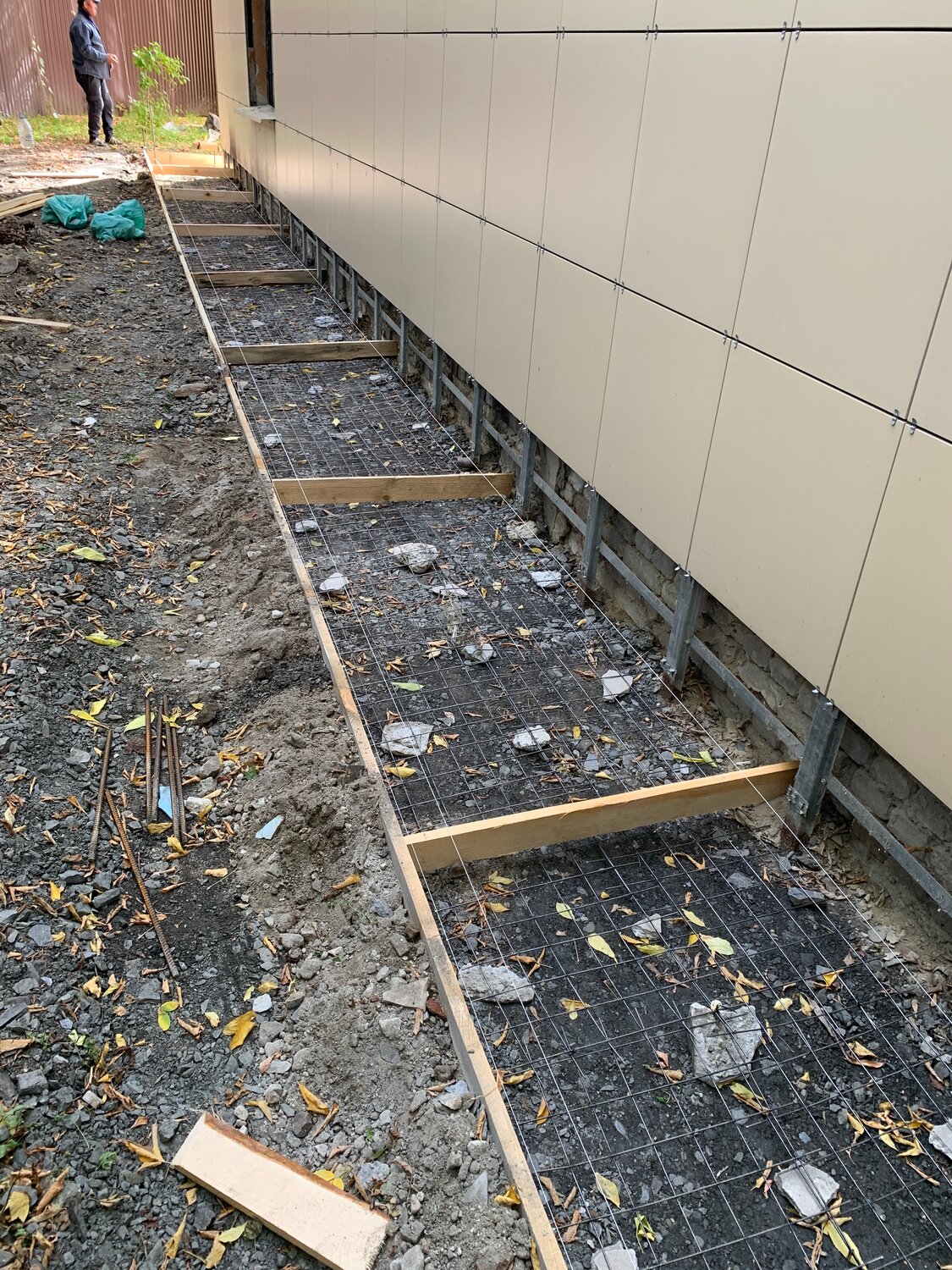 отмостка дома, отмостка, армировка отмостки, восстановление отмостки, отмостка фундамента