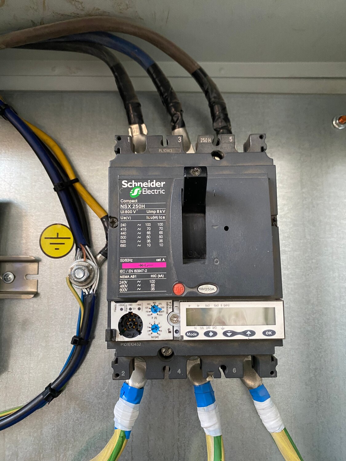 автоматический выключатель в литом корпусе micr 22 100a nsx100b schneider electric, автомат schneider nsx-160f, автомат шнайдер nsx 250 n, nsx 250 micrologic 2.2, compact nsx 250