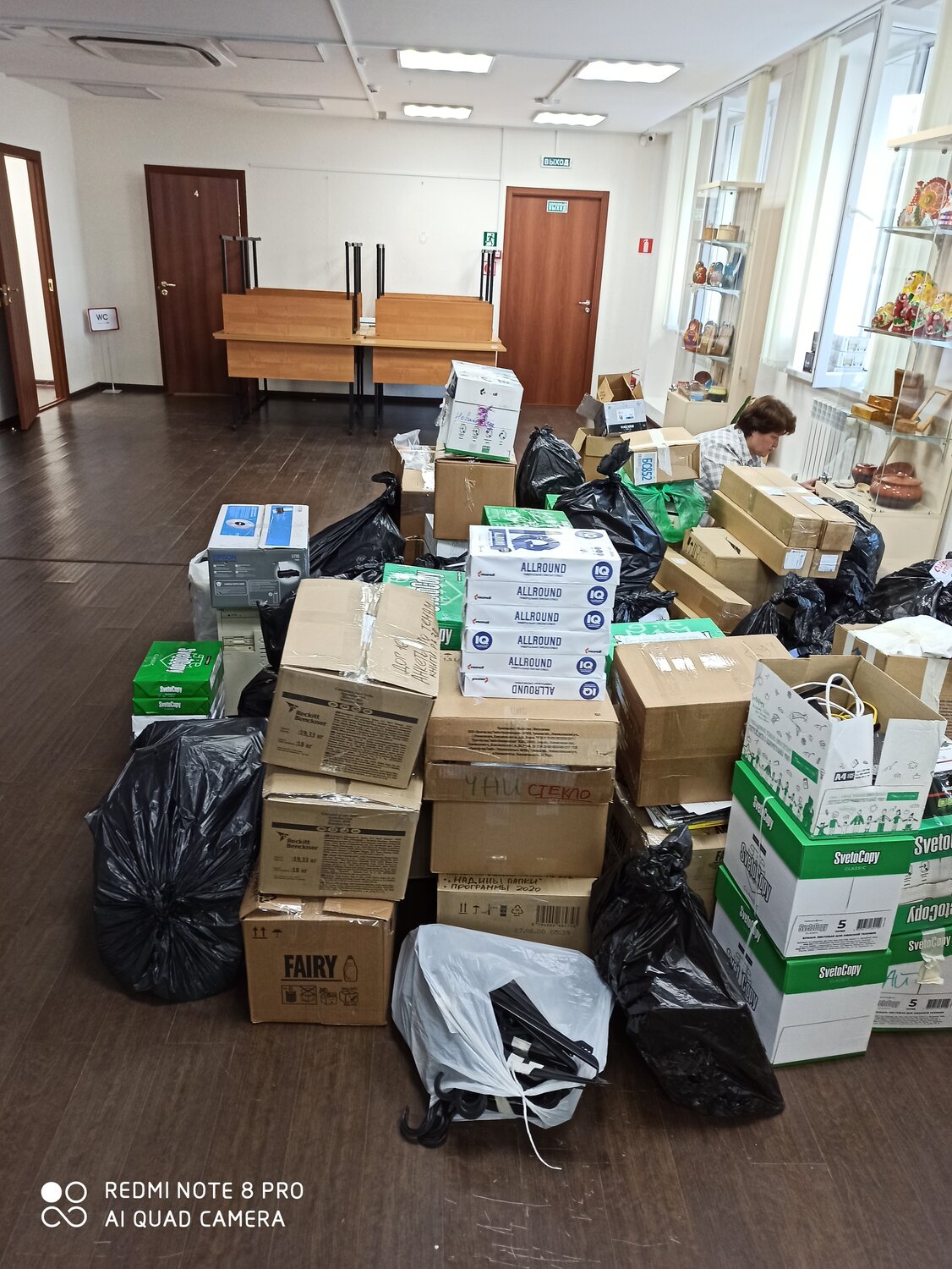 сбор гуманитарной помощи, гуманитарная помощь, посылка, пункт сбора, мебель